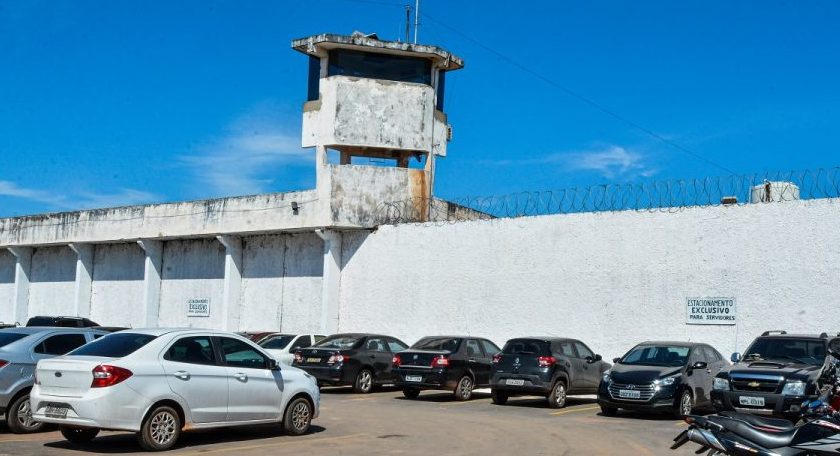 Polícia Penal apreende 25 celulares escondidos em garrafa térmica na PCE