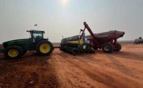 MT:   PATRULHEIRO AGRO:   Baixa umidade no solo causa lentidão no plantio da soja em MT