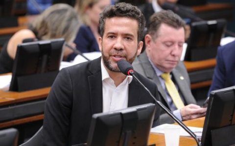 STF dá cinco dias para Janones se defender em caso de calúnia e injúria contra Bolsonaro