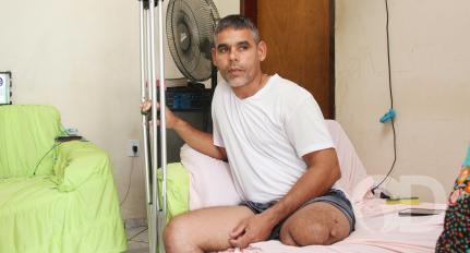 Justiça condena empresa e prefeitura a indenizar gari que perdu a perna em acidente