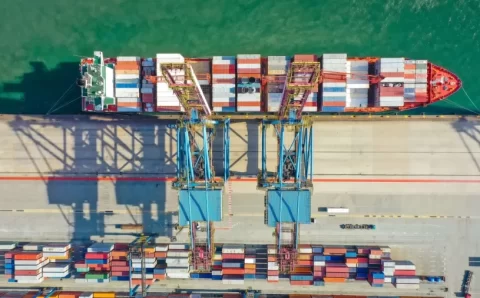 Balança comercial tem superávit de US$ 5,4 bi em setembro; projeção para ano cai