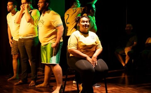 MT:   NESTA SEXTA-FEIRA (06):  Mostra de Cenas da MT Escola de Teatro traz a atmosfera futebolística ao palco do Cine Teatro Cuiabá