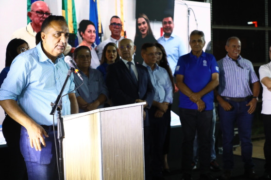 MT:   TÍTULOS DEFINITIVOS:   Distrito da Guia celebra a conquista do título definitivo de imóvel para cerca de 1.300 moradores; 300 deles receberam o documento na segunda-feira