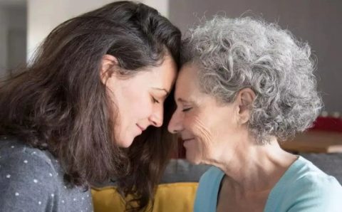 MT: CÍRCULOS COLORIDOS:   Projeto na Saúde atende cuidadores de pessoas com Alzheimer; inscrições abertas