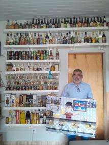 Mato-grossense cria acervo de cachaça com mais de 700 rótulos