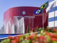 Deputados aprovam promoção excepcional de subtenentes da PM em sessão após abertura do ano legislativo