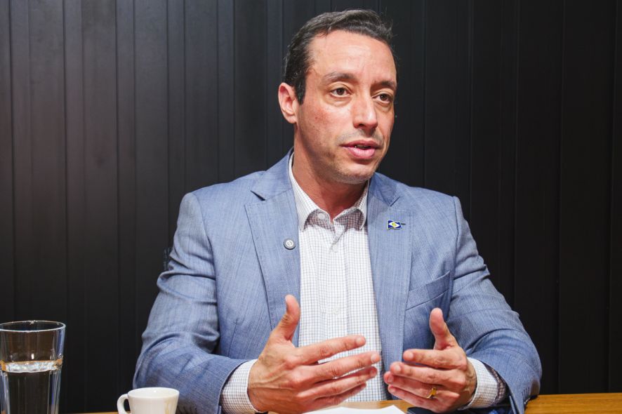 Secretário: mais de mil celulares foram apreendidos em 50 dias