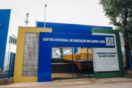 Centro é referência na produção de materiais para estudantes surdos e cegos