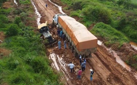 MT:  CAOS:    Chuvas provocam perdas na soja e transtornos na MT-322 no extremo norte de Mato Grosso