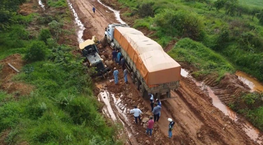 MT:  CAOS:    Chuvas provocam perdas na soja e transtornos na MT-322 no extremo norte de Mato Grosso