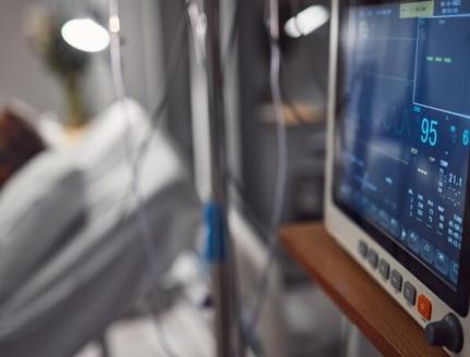 Juiz manda Estado e Município custearem home care para idoso de 63 anos