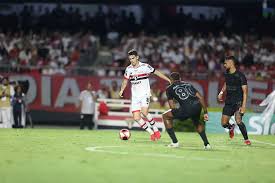 São Paulo conta com show de Lucas e Oscar, ganha Majestoso e encerra série de vitórias do Corinthians