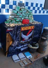 Polícia Militar apreende 98 tabletes de drogas de membros de facção escondidos em região de mata