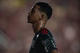 Autor de dois tentos, Carlinhos avalia goleada do Flamengo: “Não fizemos mais do que a nossa obrigação”