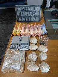 Polícia Militar prende quatro pessoas em flagrante por tráfico de drogas