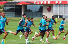 Com Juninho e elenco principal, Flamengo divulga relacionados para partida do Carioca