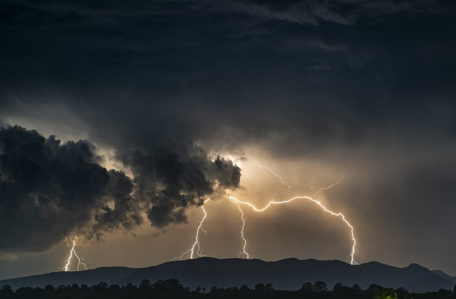 CLIMA NO BRASIL:   Dia será marcado por pancadas de chuva de moderada a forte intensidade