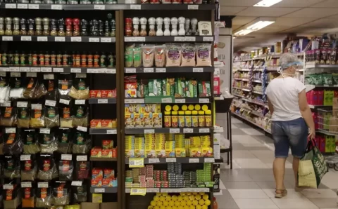 Cesta básica sobe nas capitais e custa ao menos 40% do salário mínimo