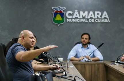 Abílio precisa indicar como irá suprir custeio da coleta, diz vereador