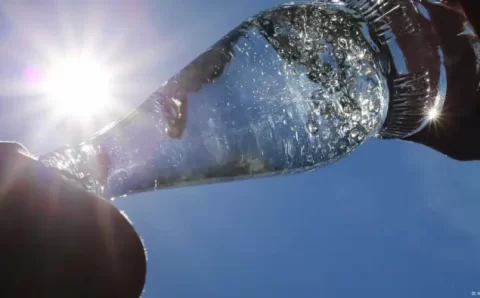 De quanta água o organismo precisa e para quê?