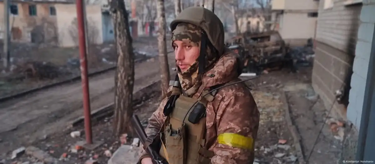 Como um jornalista ucraniano vivencia três anos de guerra