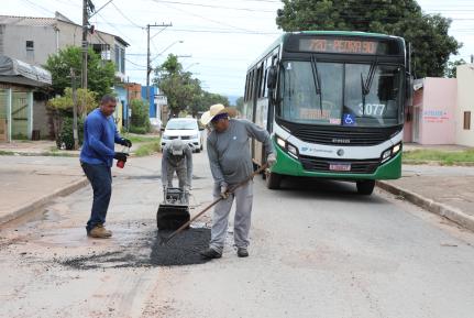 Boa Esperança e Pedra 90 recebem tapa-buraco da Prefeitura de Cuiabá