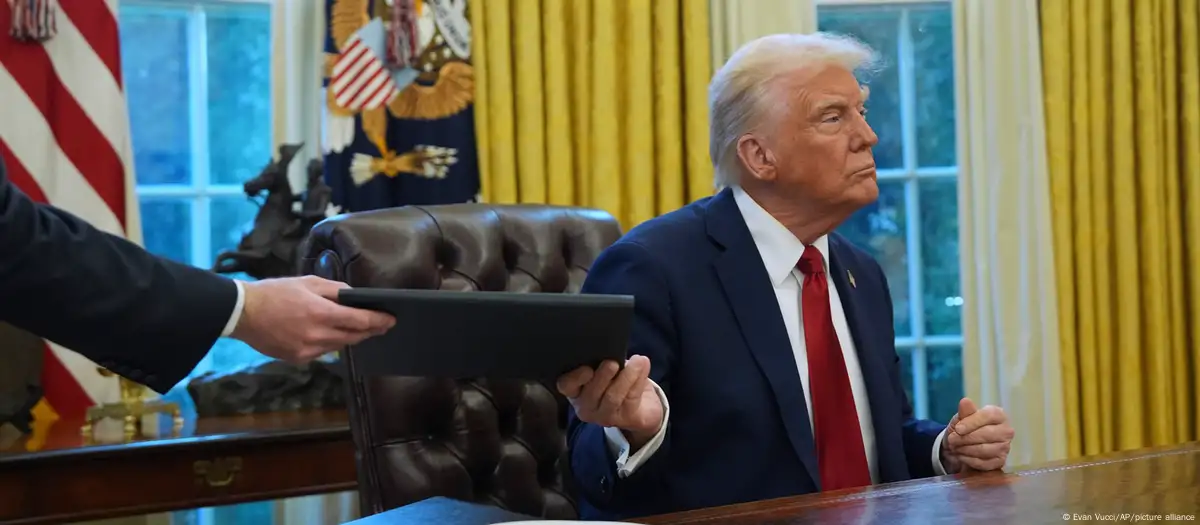 UE responderá “com firmeza” se Trump impuser novas tarifas