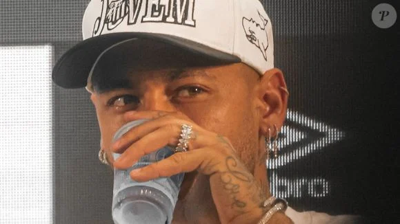 Como foi a reestreia de Neymar no Santos em 2025? Jogador é ‘caçado’ em campo, sai sem gol e dispara: ‘Quase arrancaram…’