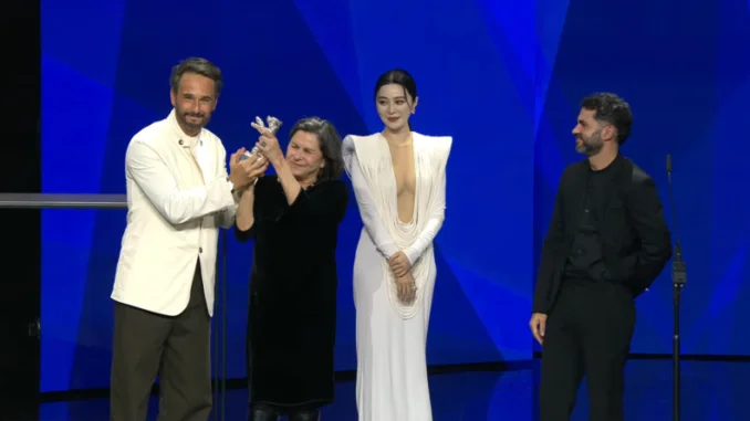 Filme brasileiro:  “O Último Azul” vence o Urso de Prata em Berlim