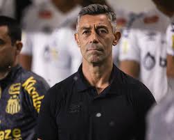 Santos informa procedimento cirúrgico em Pedro Caixinha