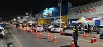  Quatro pessoas são presas e 20 veículos removidos na Operação Lei Seca em Cuiabá