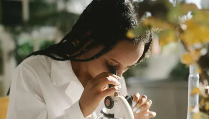 Apenas 27% das mulheres em cursos de ciências concluíram os estudos