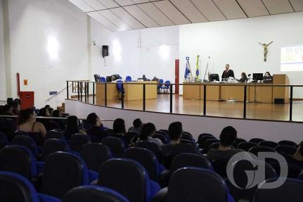 Acusada de tentar sufocar bebê vai a júri por outro crime