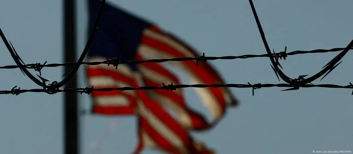 Brasileiros denunciam detenção migratória desumana nos EUA