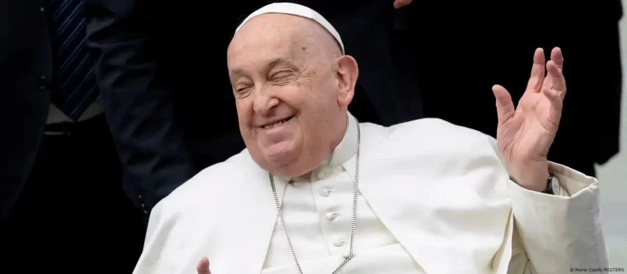 Papa agradece médicos após boletim apontar melhora