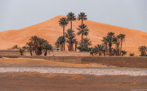 As montanhas que caminham: mistério estelar no Saara