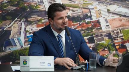 Vereador prega economia, mas defende benefício de R$ 9 mil por desempenho