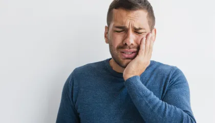 Bruxismo não acontece só a noite: saiba tudo sobre o quadro