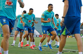 Brasil inicia preparação para enfrentar a Colômbia nesta segunda-feira; veja programação