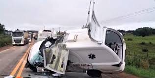 Corpo de Bombeiros resgata vítima presa em ambulância após acidente na MT-208