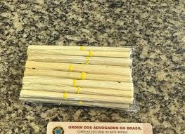 Advogados são flagrados tentando levar maços de cigarros a presos na Penitenciária Central do Estado