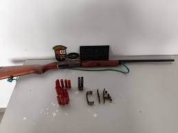 Batalhão Ambiental da PM prende homem por porte ilegal de arma e apreende espingarda