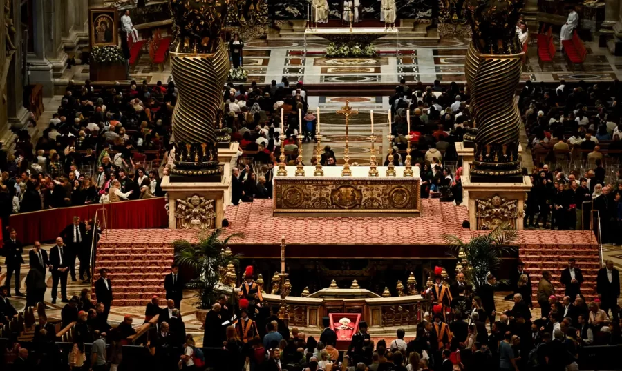 Funeral e sepultamento do papa Francisco são realizados neste sábado