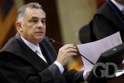 Juíza vê tentativa de arrastar processo e nega perícia requisitada por Bosaipo