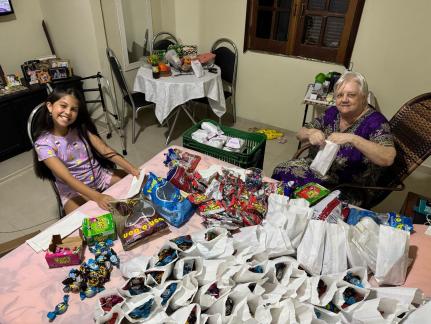 Mais de 1400 crianças carentes recebem ovos de Páscoa em ação de instituto