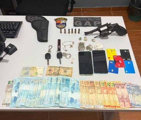 PM prende faccionados por tráfico de drogas e apreende arma além de R$ 7,5 mil em espécie