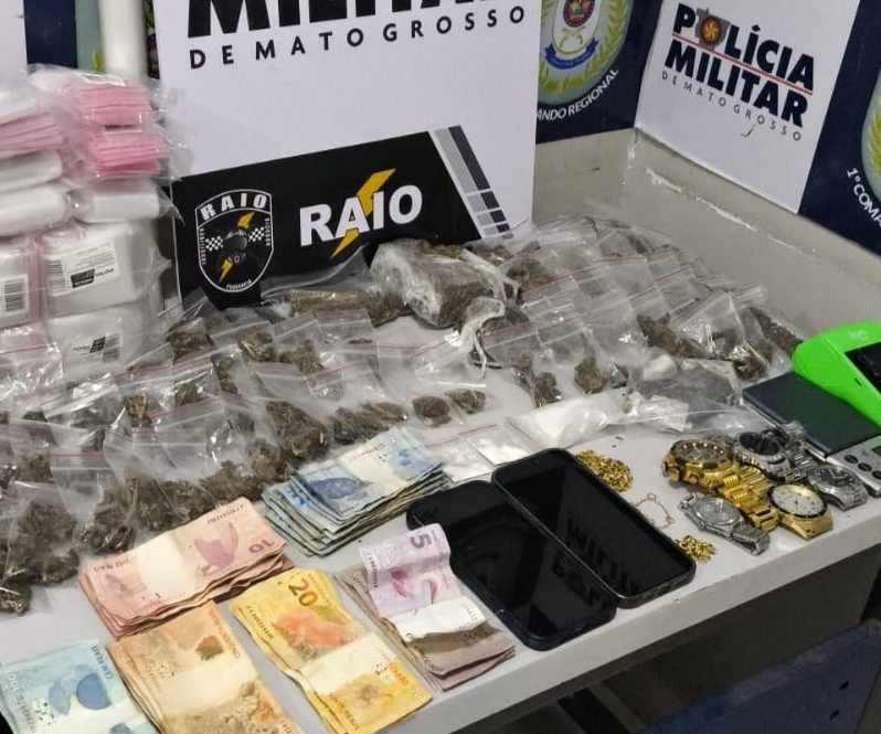 PM prende casal em flagrante por tráfico de drogas em residência da Capital