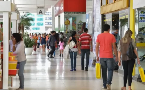 Comércio cresce 0,5% em fevereiro e atinge maior patamar da história