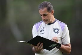 Renato Paiva deve repetir escalação do Botafogo para jogo contra Atlético-MG