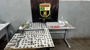 Polícia Militar prende dupla com pacotes de maconha e cocaína em Várzea Grande
